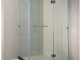 Phòng tắm kính vát góc 135 độ