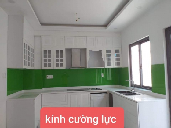 KÍNH ỐP BẾP XANH LÁ